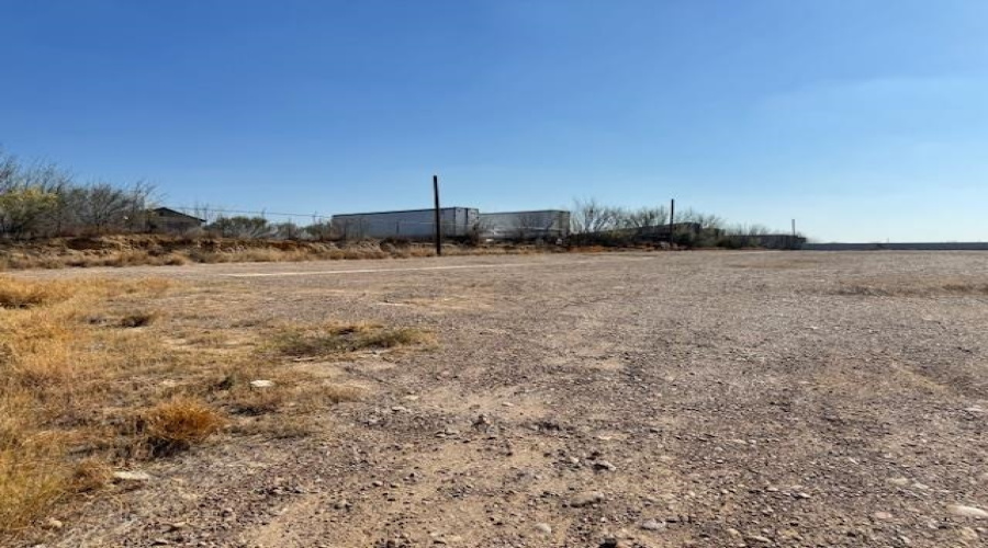 1004 FM 3338, Laredo, Texas 78045, 1 Bedroom Bedrooms, 21 Rooms Rooms,1 BathroomBathrooms,Commercial/industrial,For Rent,1004 FM 3338,20261049