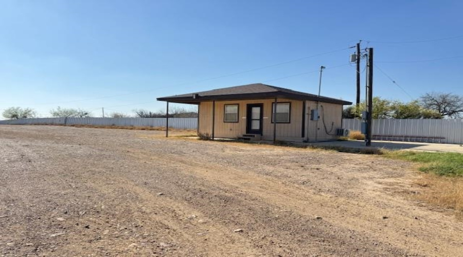 1004 FM 3338, Laredo, Texas 78045, 1 Bedroom Bedrooms, 21 Rooms Rooms,1 BathroomBathrooms,Commercial/industrial,For Rent,1004 FM 3338,20261049