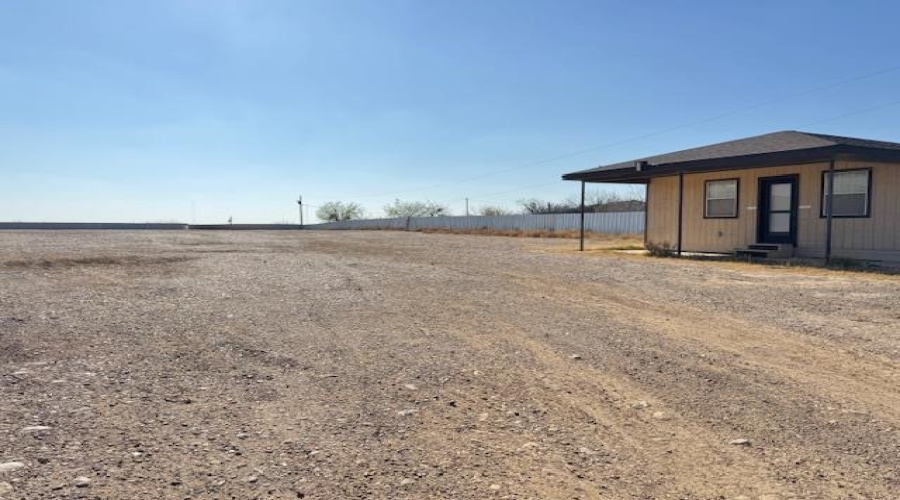 1004 FM 3338, Laredo, Texas 78045, 1 Bedroom Bedrooms, 21 Rooms Rooms,1 BathroomBathrooms,Commercial/industrial,For Rent,1004 FM 3338,20261049