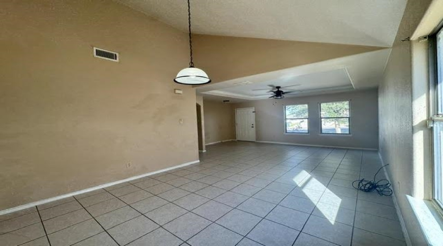 2209 Los Pinos Dr, Laredo, Texas 78046, 3 Bedrooms Bedrooms, 5 Rooms Rooms,2 BathroomsBathrooms,Residential,For Sale,2209 Los Pinos Dr,20255345