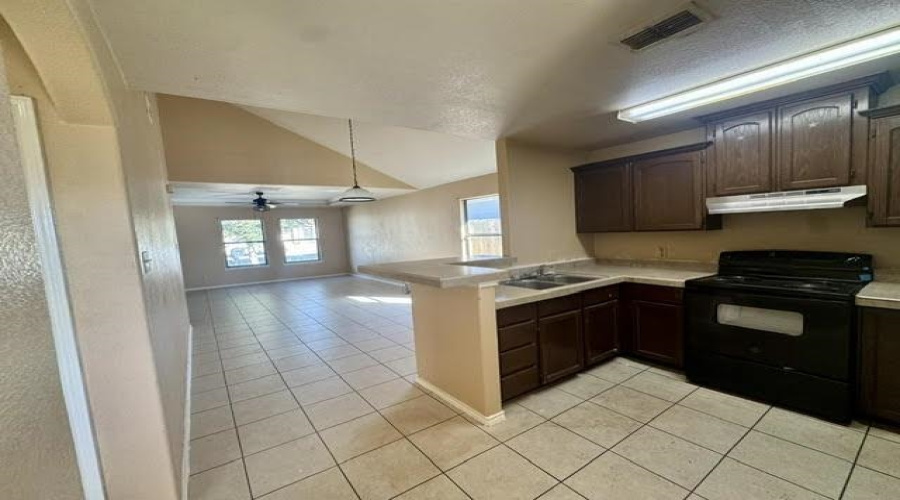2209 Los Pinos Dr, Laredo, Texas 78046, 3 Bedrooms Bedrooms, 5 Rooms Rooms,2 BathroomsBathrooms,Residential,For Sale,2209 Los Pinos Dr,20255345