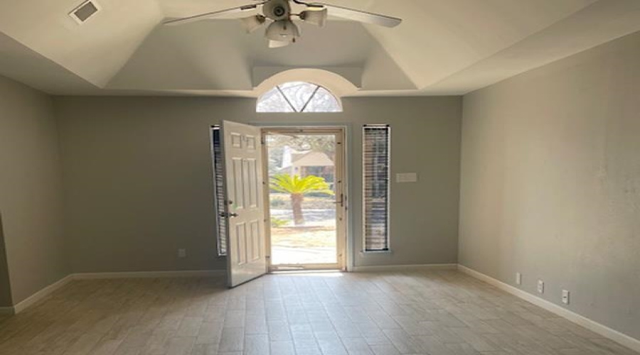 1248 North Oakmont Lp, Laredo, Texas 78045-4270, 3 Bedrooms Bedrooms, 4 Rooms Rooms,2 BathroomsBathrooms,Residential,For Rent,1248 North Oakmont Lp,20261039