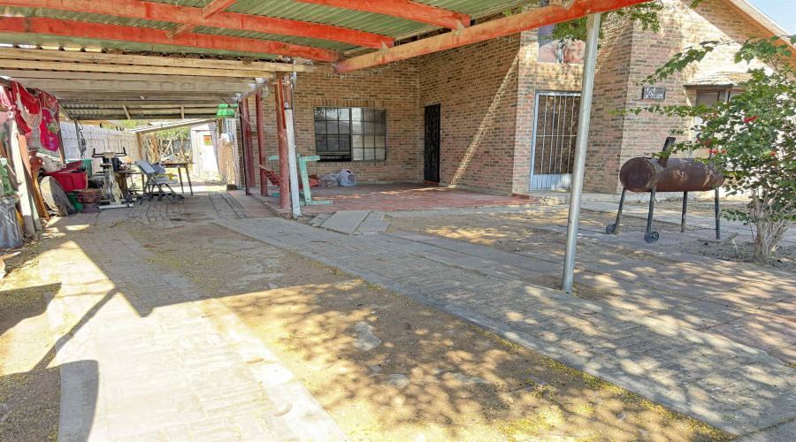 404 W Plum St, Laredo, Texas 78040, 3 Bedrooms Bedrooms, 3 Rooms Rooms,2 BathroomsBathrooms,Residential,For Sale,404 W Plum St,20261042