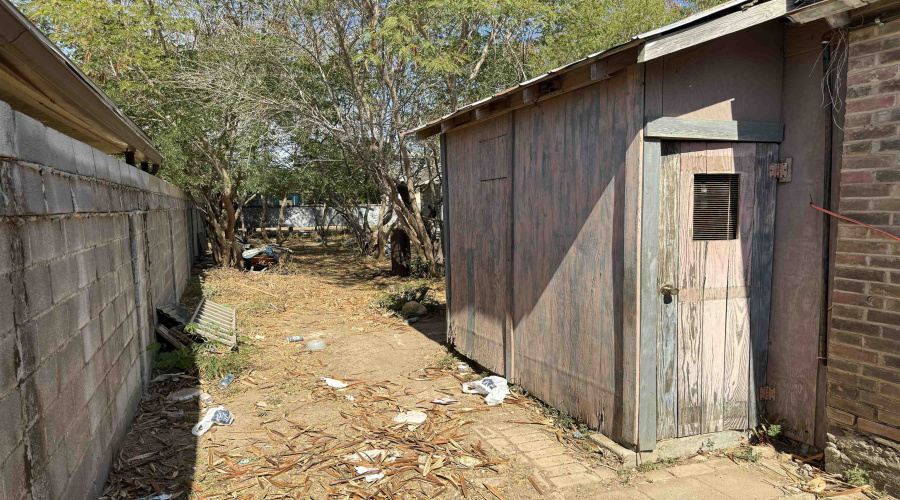 404 W Plum St, Laredo, Texas 78040, 3 Bedrooms Bedrooms, 3 Rooms Rooms,2 BathroomsBathrooms,Residential,For Sale,404 W Plum St,20261042