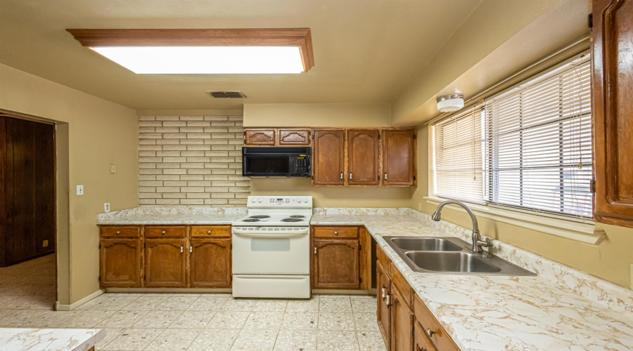 202 Ranch Rd, Laredo, Texas 78043, 3 Bedrooms Bedrooms, 5 Rooms Rooms,2 BathroomsBathrooms,Residential,For Sale,202 Ranch Rd,20261045