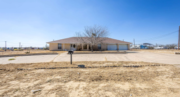 202 Ranch Rd, Laredo, Texas 78043, 3 Bedrooms Bedrooms, 5 Rooms Rooms,2 BathroomsBathrooms,Residential,For Sale,202 Ranch Rd,20261045
