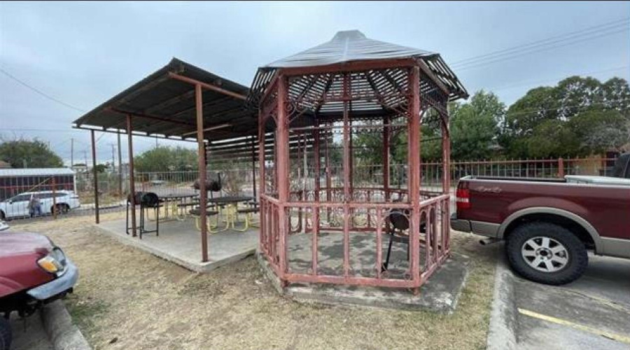 3801 Salinas Ave, Laredo, Texas 78041, 1 Bedroom Bedrooms, 3 Rooms Rooms,1 BathroomBathrooms,Residential,For Rent,3801 Salinas Ave,20261052