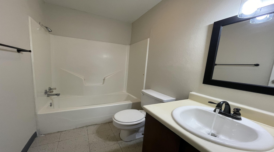 3801 Salinas Ave, Laredo, Texas 78041, 1 Bedroom Bedrooms, 3 Rooms Rooms,1 BathroomBathrooms,Residential,For Rent,3801 Salinas Ave,20261052