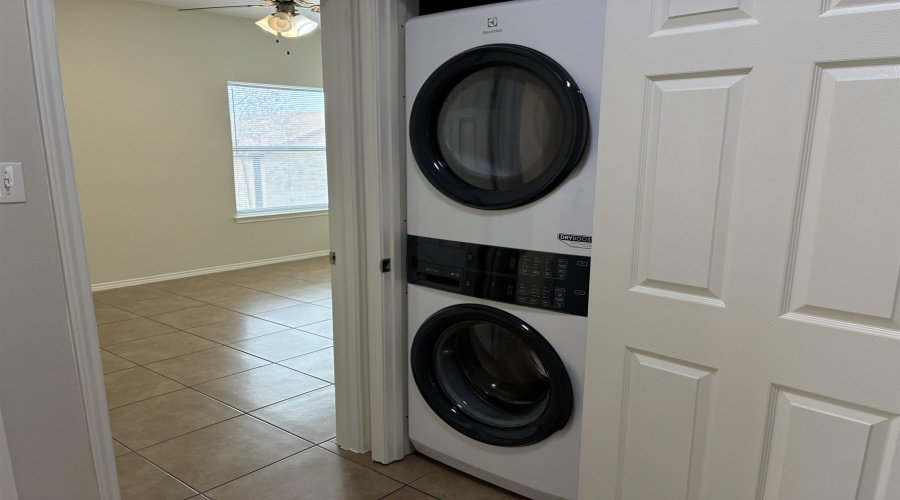 5402 Marcella Ave, LAREDO, Texas 78041, 2 Bedrooms Bedrooms, 4 Rooms Rooms,1 BathroomBathrooms,Residential,For Rent,5402 Marcella Ave,20261053