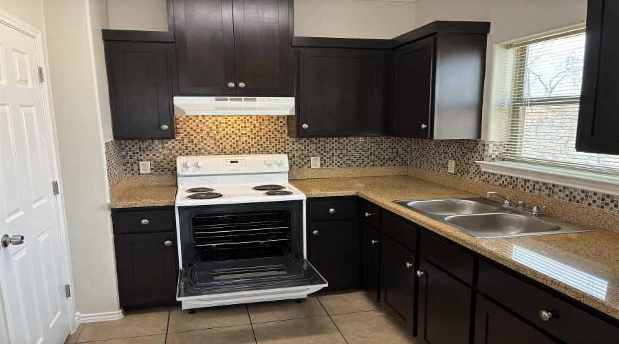 5402 Marcella Ave, LAREDO, Texas 78041, 2 Bedrooms Bedrooms, 4 Rooms Rooms,1 BathroomBathrooms,Residential,For Rent,5402 Marcella Ave,20261053