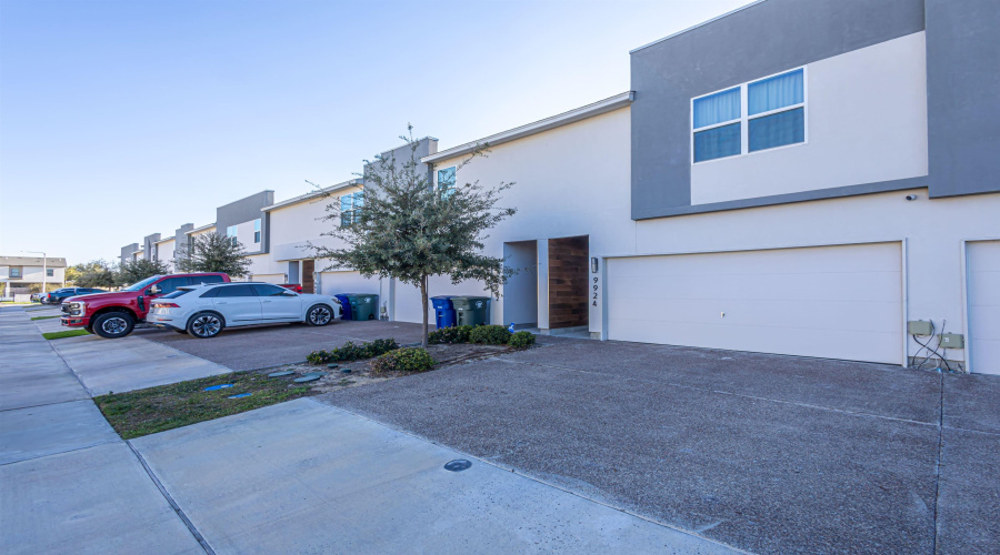 9924 Borna, Laredo, Texas 78045, 3 Bedrooms Bedrooms, 6 Rooms Rooms,2 BathroomsBathrooms,Residential,For Sale,9924 Borna,20261055