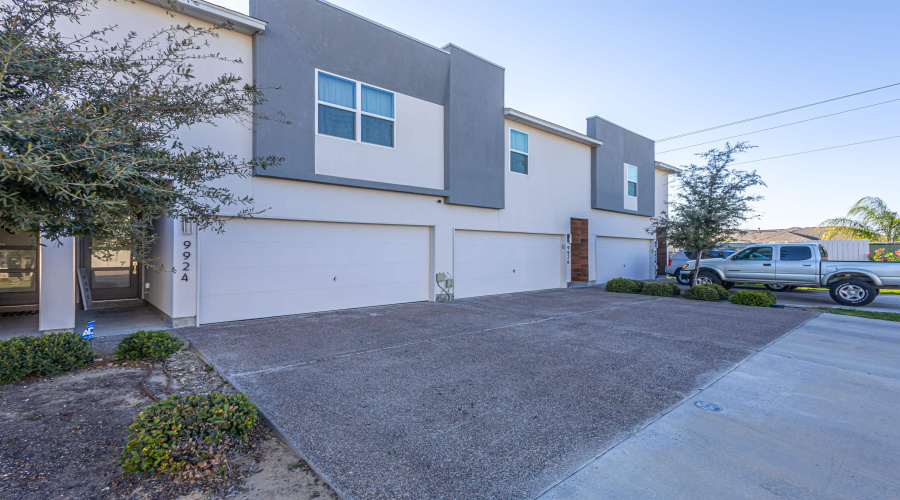 9924 Borna, Laredo, Texas 78045, 3 Bedrooms Bedrooms, 6 Rooms Rooms,2 BathroomsBathrooms,Residential,For Sale,9924 Borna,20261055