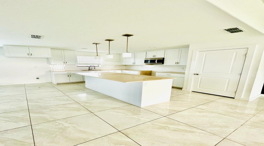 403 Graneros Ave., Laredo, Texas 78046, 4 Bedrooms Bedrooms, 6 Rooms Rooms,2 BathroomsBathrooms,Residential,For Rent,403 Graneros Ave.,20261058