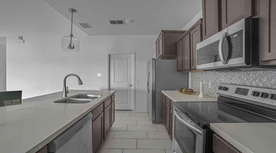 9915 Kaspar Dr., Laredo, Texas 78045, 3 Bedrooms Bedrooms, 5 Rooms Rooms,3 BathroomsBathrooms,Residential,For Sale,9915 Kaspar Dr.,20261059