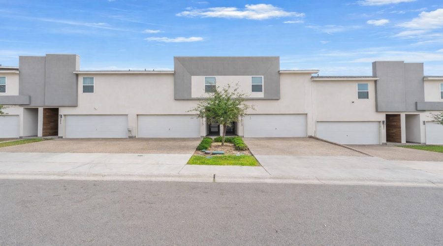 9915 Kaspar Dr., Laredo, Texas 78045, 3 Bedrooms Bedrooms, 5 Rooms Rooms,3 BathroomsBathrooms,Residential,For Sale,9915 Kaspar Dr.,20261059