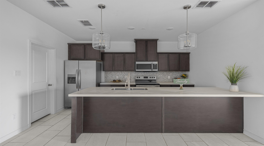 9915 Kaspar Dr., Laredo, Texas 78045, 3 Bedrooms Bedrooms, 5 Rooms Rooms,3 BathroomsBathrooms,Residential,For Sale,9915 Kaspar Dr.,20261059