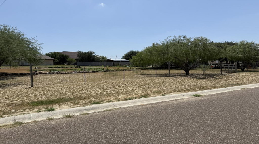 108 Santa Maria Ave, Zapata, Texas 78076-5216, ,Land,For Sale,108 Santa Maria Ave,20252548