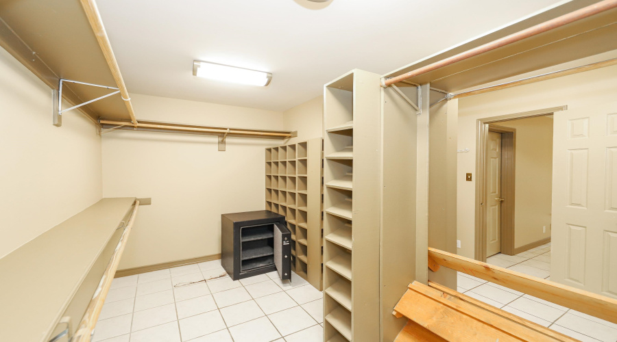 503 Avon Ct., Laredo, Texas 78041, 4 Bedrooms Bedrooms, 9 Rooms Rooms,4 BathroomsBathrooms,Residential,For Sale,503 Avon Ct.,20261063