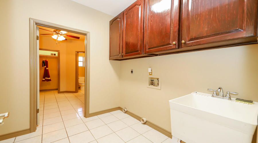 503 Avon Ct., Laredo, Texas 78041, 4 Bedrooms Bedrooms, 9 Rooms Rooms,4 BathroomsBathrooms,Residential,For Sale,503 Avon Ct.,20261063