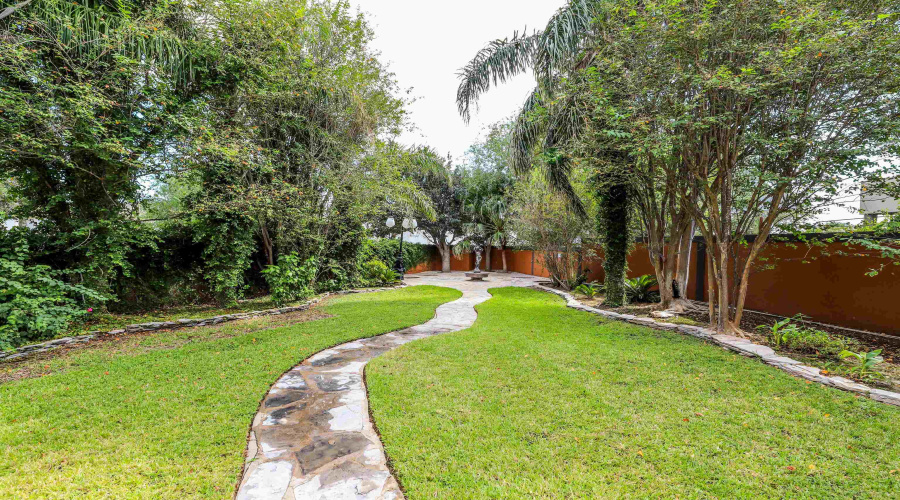 503 Avon Ct., Laredo, Texas 78041, 4 Bedrooms Bedrooms, 9 Rooms Rooms,4 BathroomsBathrooms,Residential,For Sale,503 Avon Ct.,20261063