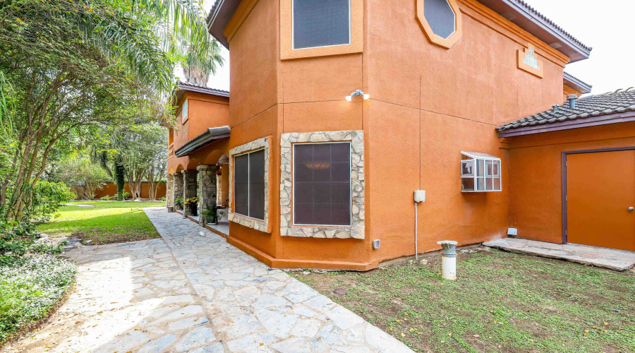 503 Avon Ct., Laredo, Texas 78041, 4 Bedrooms Bedrooms, 9 Rooms Rooms,4 BathroomsBathrooms,Residential,For Sale,503 Avon Ct.,20261063