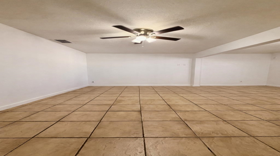 2717 Santa Clara St, Laredo, Texas 78046, 3 Bedrooms Bedrooms, 5 Rooms Rooms,2 BathroomsBathrooms,Residential,For Sale,2717 Santa Clara St,20261064