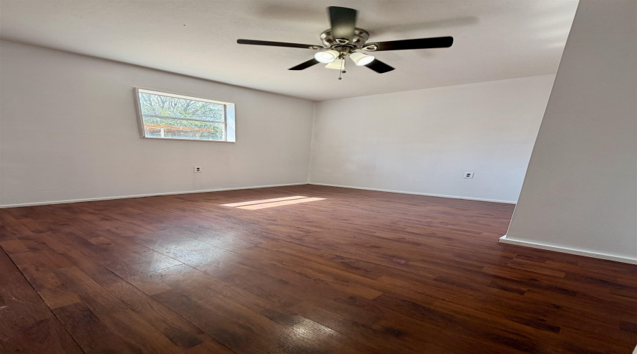 2717 Santa Clara St, Laredo, Texas 78046, 3 Bedrooms Bedrooms, 5 Rooms Rooms,2 BathroomsBathrooms,Residential,For Sale,2717 Santa Clara St,20261064