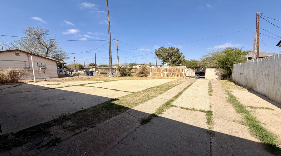 2717 Santa Clara St, Laredo, Texas 78046, 3 Bedrooms Bedrooms, 5 Rooms Rooms,2 BathroomsBathrooms,Residential,For Sale,2717 Santa Clara St,20261064