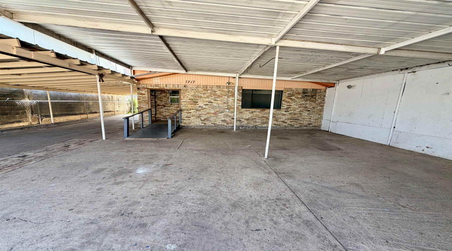 2717 Santa Clara St, Laredo, Texas 78046, 3 Bedrooms Bedrooms, 5 Rooms Rooms,2 BathroomsBathrooms,Residential,For Sale,2717 Santa Clara St,20261064