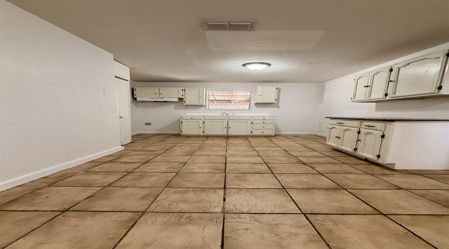 2717 Santa Clara St, Laredo, Texas 78046, 3 Bedrooms Bedrooms, 5 Rooms Rooms,2 BathroomsBathrooms,Residential,For Sale,2717 Santa Clara St,20261064