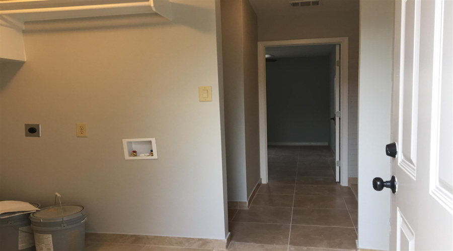 139 Kennedy Lp, Laredo, Texas 78046, 3 Bedrooms Bedrooms, 5 Rooms Rooms,1 BathroomBathrooms,Residential,For Rent,139 Kennedy Lp,20261067