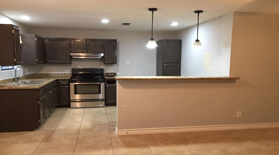 139 Kennedy Lp, Laredo, Texas 78046, 3 Bedrooms Bedrooms, 5 Rooms Rooms,1 BathroomBathrooms,Residential,For Rent,139 Kennedy Lp,20261067