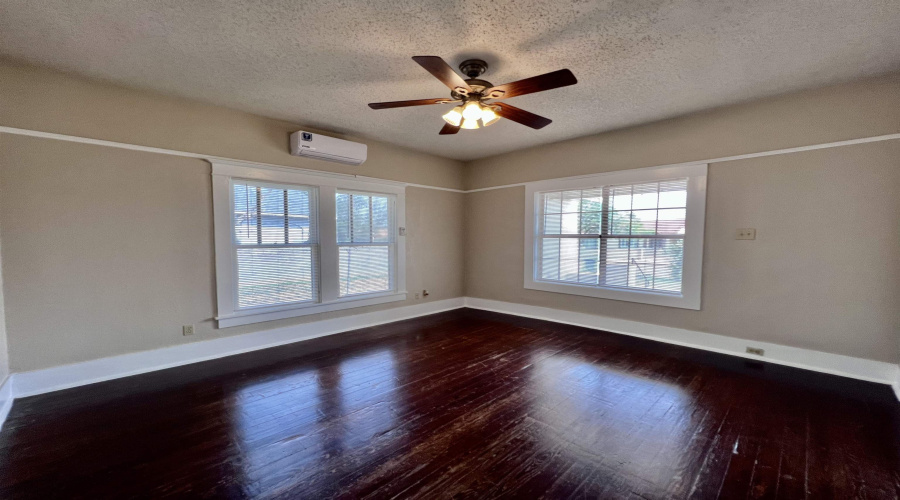 2016 Rosario St, Laredo, Texas 78043, 3 Bedrooms Bedrooms, 6 Rooms Rooms,1 BathroomBathrooms,Residential,For Rent,2016 Rosario St,20261069