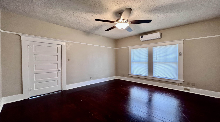 2016 Rosario St, Laredo, Texas 78043, 3 Bedrooms Bedrooms, 6 Rooms Rooms,1 BathroomBathrooms,Residential,For Rent,2016 Rosario St,20261069