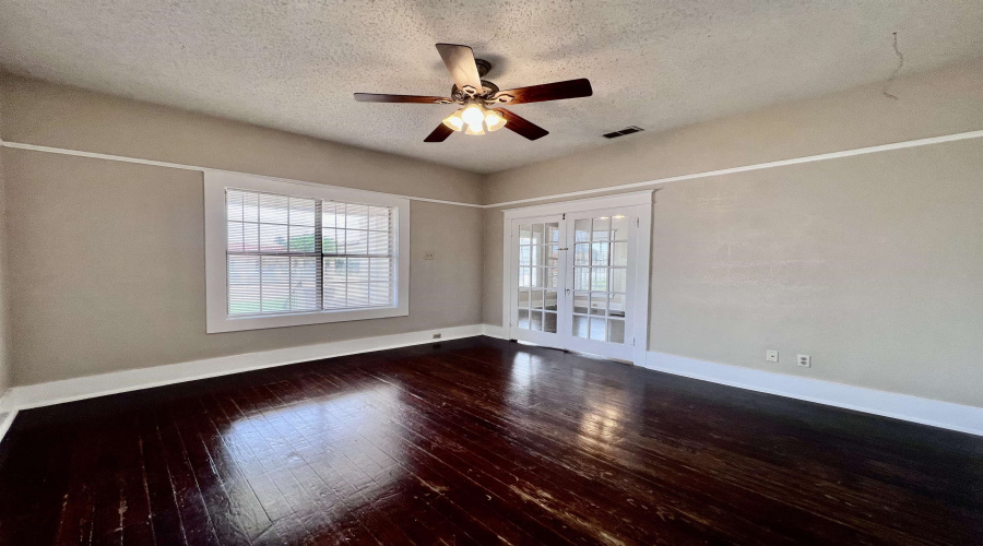 2016 Rosario St, Laredo, Texas 78043, 3 Bedrooms Bedrooms, 6 Rooms Rooms,1 BathroomBathrooms,Residential,For Rent,2016 Rosario St,20261069