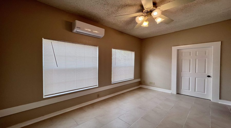 2016 Rosario St, Laredo, Texas 78043, 3 Bedrooms Bedrooms, 6 Rooms Rooms,1 BathroomBathrooms,Residential,For Rent,2016 Rosario St,20261069