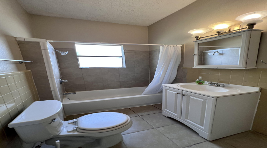 2016 Rosario St, Laredo, Texas 78043, 3 Bedrooms Bedrooms, 6 Rooms Rooms,1 BathroomBathrooms,Residential,For Rent,2016 Rosario St,20261069