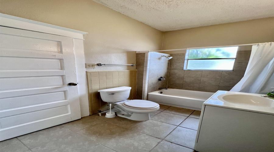 2016 Rosario St, Laredo, Texas 78043, 3 Bedrooms Bedrooms, 6 Rooms Rooms,1 BathroomBathrooms,Residential,For Rent,2016 Rosario St,20261069