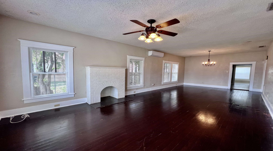 2016 Rosario St, Laredo, Texas 78043, 3 Bedrooms Bedrooms, 6 Rooms Rooms,1 BathroomBathrooms,Residential,For Rent,2016 Rosario St,20261069