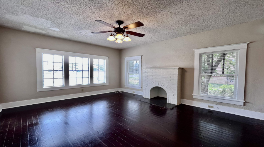 2016 Rosario St, Laredo, Texas 78043, 3 Bedrooms Bedrooms, 6 Rooms Rooms,1 BathroomBathrooms,Residential,For Rent,2016 Rosario St,20261069