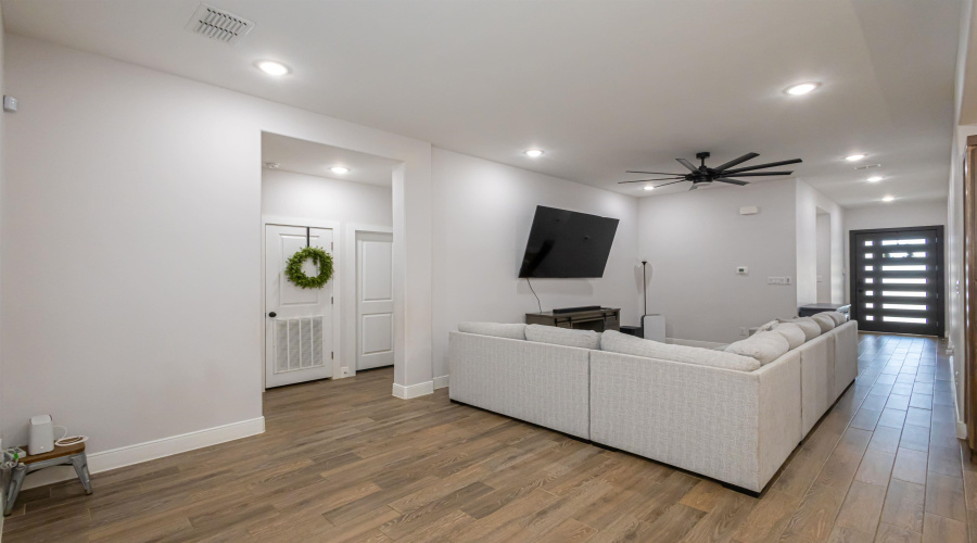 626 Journey Loop, Laredo, Texas 78045, 3 Bedrooms Bedrooms, 6 Rooms Rooms,2 BathroomsBathrooms,Residential,For Sale,626 Journey Loop,20261070