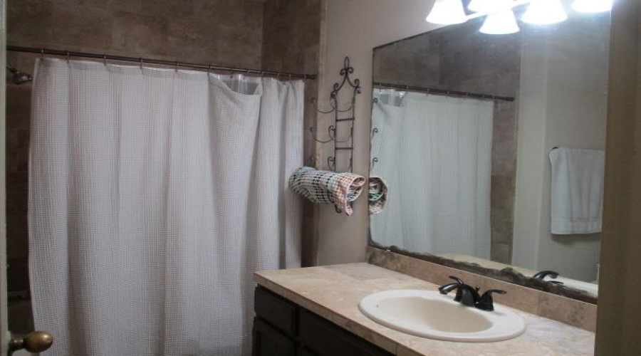 10706 International Blvd, Laredo, Texas 78045, 2 Bedrooms Bedrooms, 4 Rooms Rooms,2 BathroomsBathrooms,Residential,For Rent,10706 International Blvd,20261071