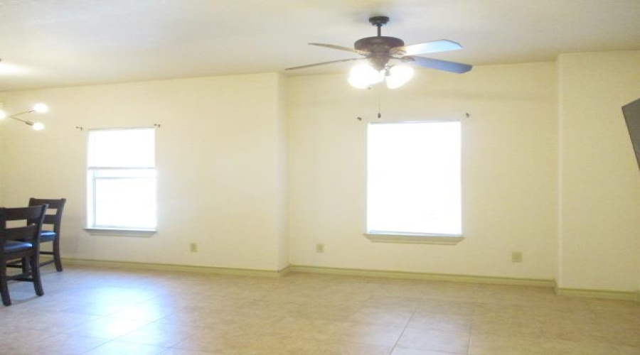 10706 International Blvd, Laredo, Texas 78045, 2 Bedrooms Bedrooms, 4 Rooms Rooms,2 BathroomsBathrooms,Residential,For Rent,10706 International Blvd,20261071