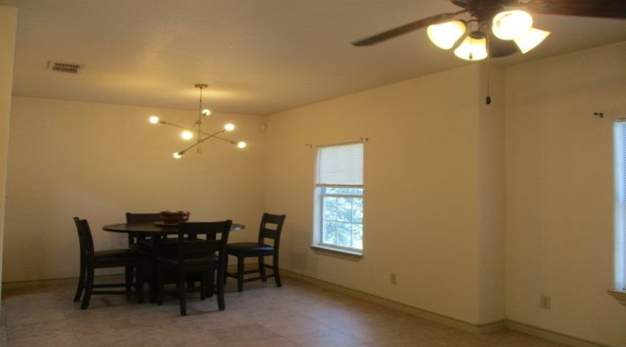 10706 International Blvd, Laredo, Texas 78045, 2 Bedrooms Bedrooms, 4 Rooms Rooms,2 BathroomsBathrooms,Residential,For Rent,10706 International Blvd,20261071