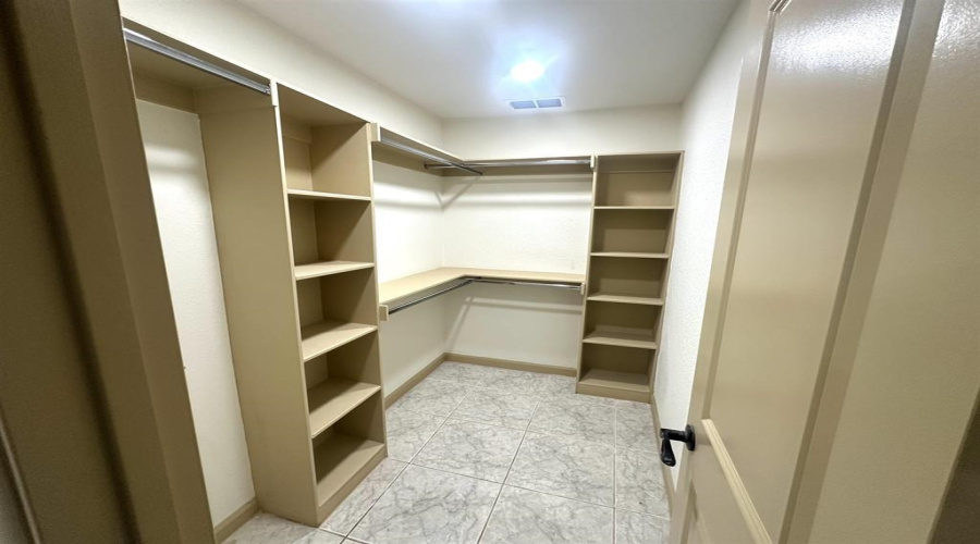 1202 Beverly Dr, Laredo, Texas 78045, 4 Bedrooms Bedrooms, 8 Rooms Rooms,3 BathroomsBathrooms,Residential,For Sale,1202 Beverly Dr,20261079