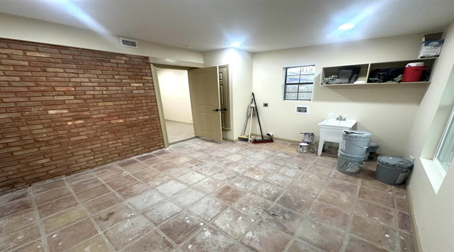 1202 Beverly Dr, Laredo, Texas 78045, 4 Bedrooms Bedrooms, 8 Rooms Rooms,3 BathroomsBathrooms,Residential,For Sale,1202 Beverly Dr,20261079