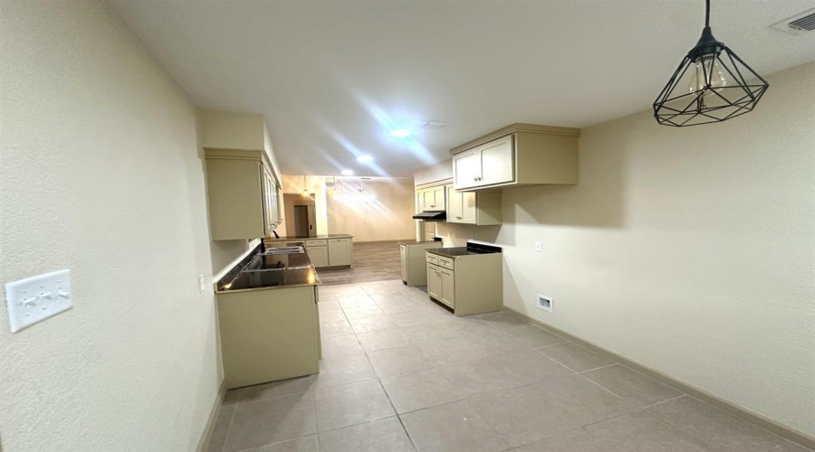 1202 Beverly Dr, Laredo, Texas 78045, 4 Bedrooms Bedrooms, 8 Rooms Rooms,3 BathroomsBathrooms,Residential,For Sale,1202 Beverly Dr,20261079