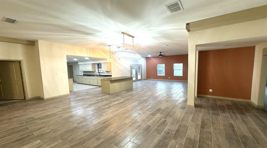 1202 Beverly Dr, Laredo, Texas 78045, 4 Bedrooms Bedrooms, 8 Rooms Rooms,3 BathroomsBathrooms,Residential,For Sale,1202 Beverly Dr,20261079