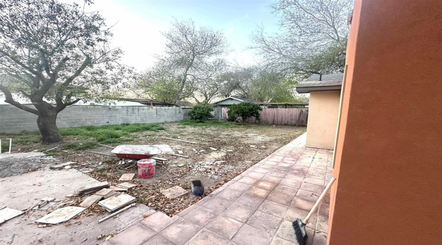 1202 Beverly Dr, Laredo, Texas 78045, 4 Bedrooms Bedrooms, 8 Rooms Rooms,3 BathroomsBathrooms,Residential,For Sale,1202 Beverly Dr,20261079