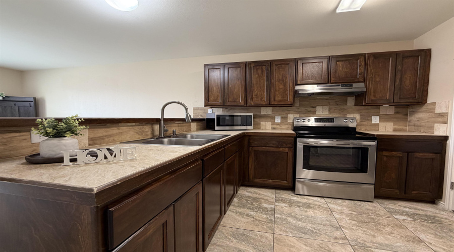 17224 Running Doe St, Laredo, Texas 78045, 3 Bedrooms Bedrooms, 6 Rooms Rooms,2 BathroomsBathrooms,Residential,For Sale,17224 Running Doe St,20261083